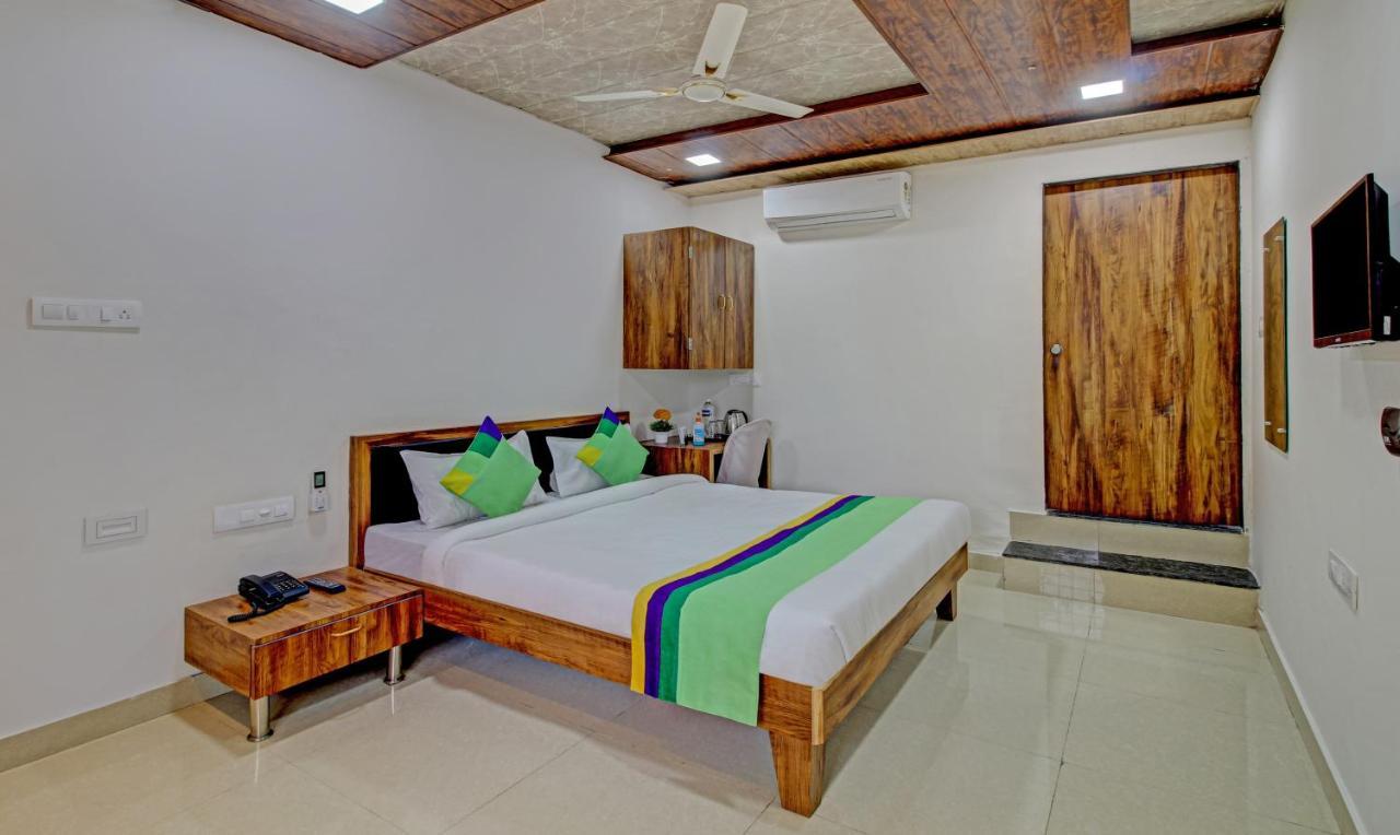 Sai Samrat Resort Satara Exteriör bild