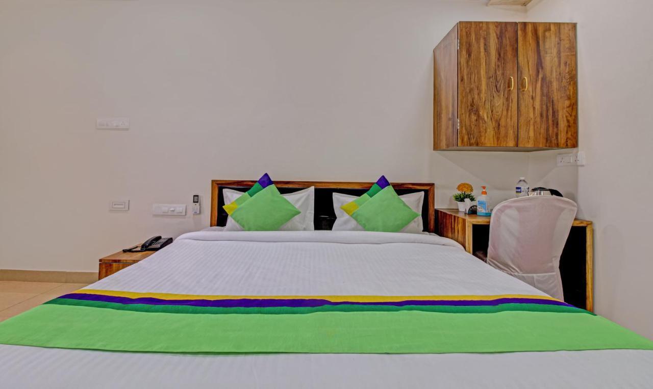 Sai Samrat Resort Satara Exteriör bild