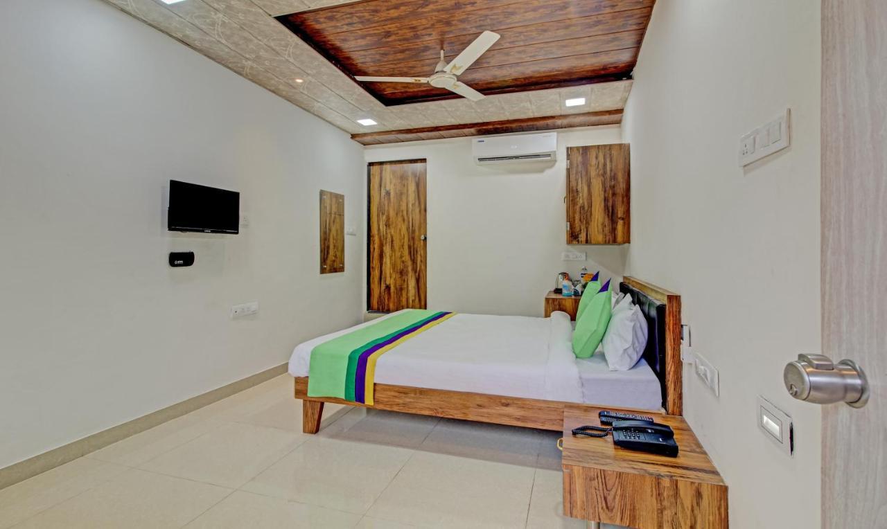 Sai Samrat Resort Satara Exteriör bild