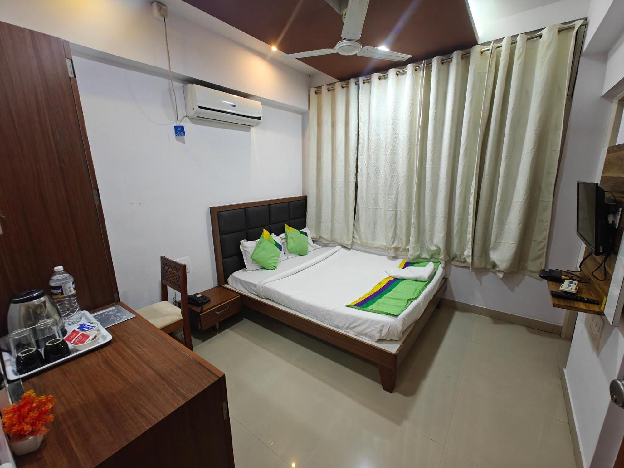 Sai Samrat Resort Satara Exteriör bild