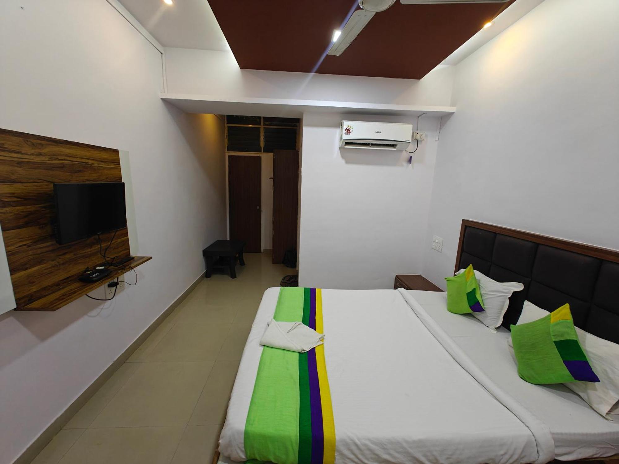 Sai Samrat Resort Satara Exteriör bild