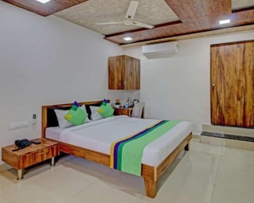 Sai Samrat Resort Satara Exteriör bild